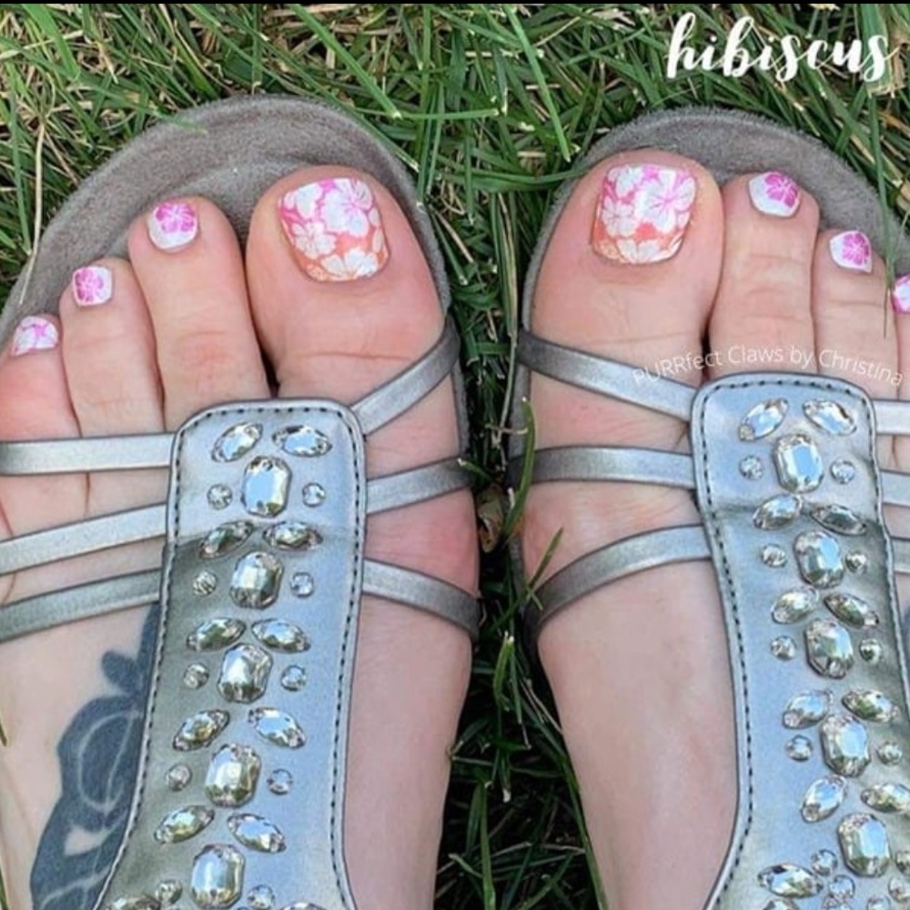 *Retired* Color Street: Hibiscus Kiss (Pedicure) | Floral Tropical Summer Pink - Picture 6 of 15